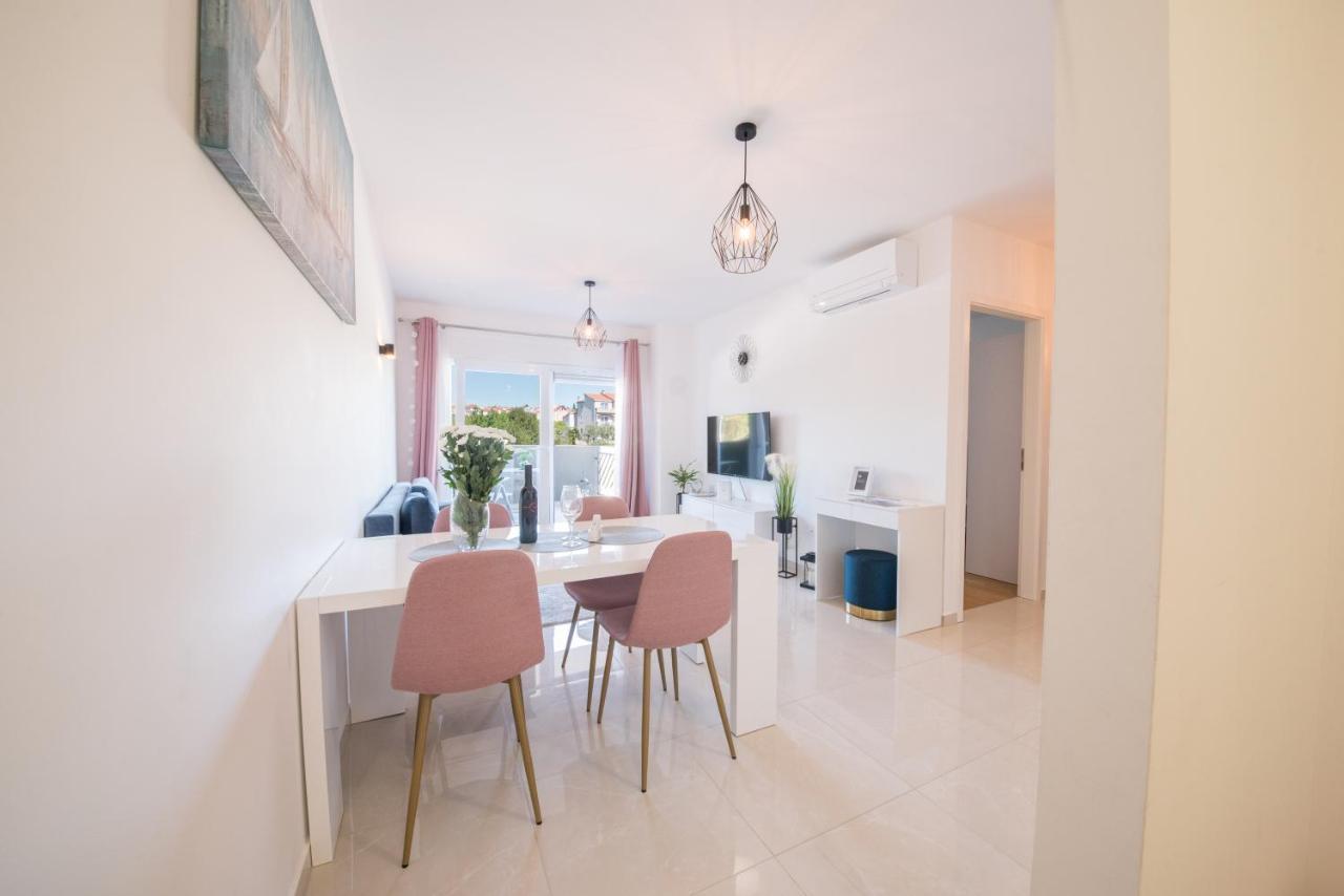 Apartment Romanca *